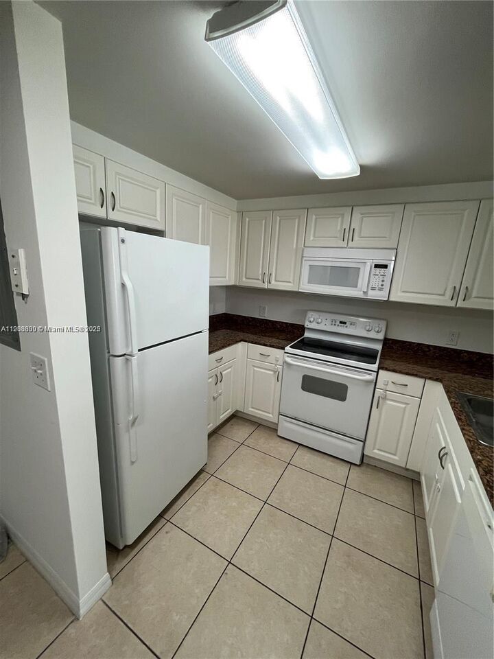 Property Photo: 215 SW 42nd Ave 505 FL 33134