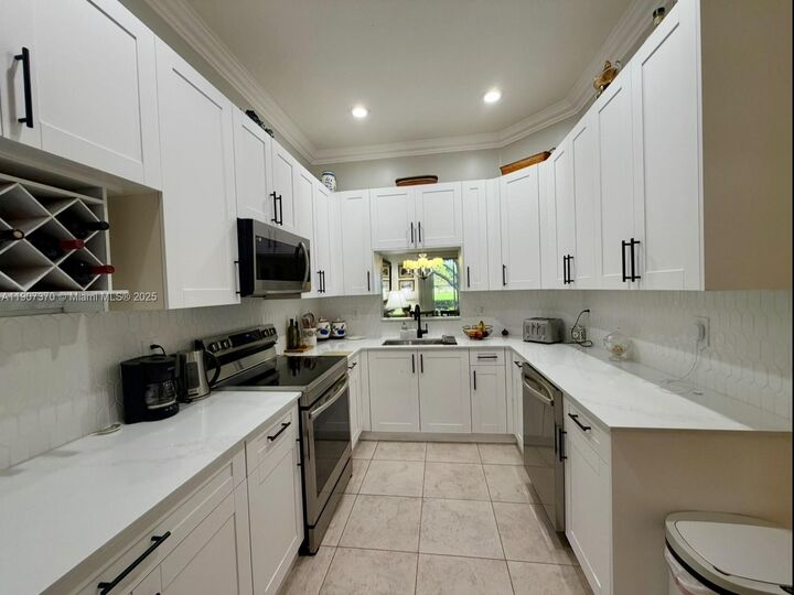 Property Photo: 3172 Fairway Cir 3172 FL 33328