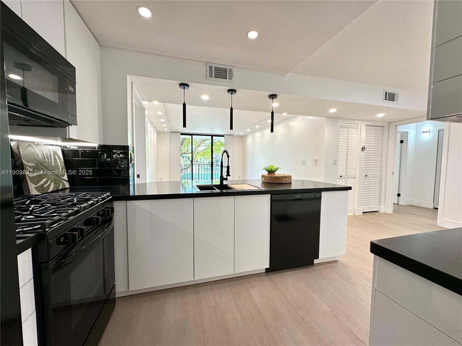 Property Photo: 13020 SW 92nd Ave A210 FL 33176