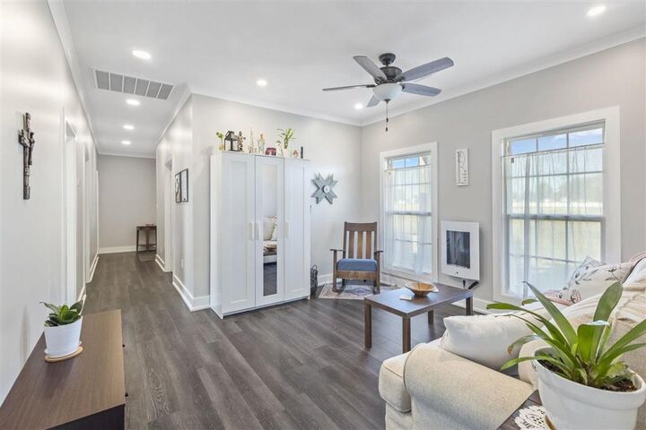 Property Photo: 1536 Highway 384 LA 70607