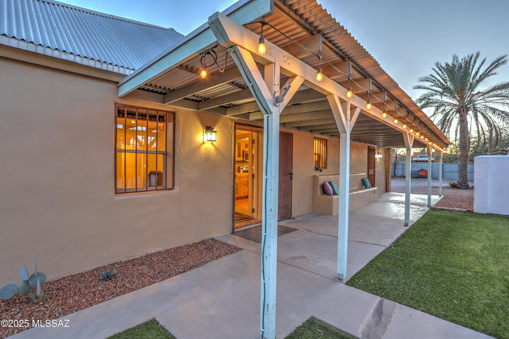 Property Photo: 2101 N Swan Road AZ 85712