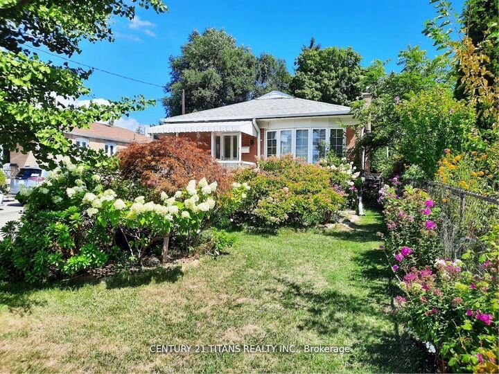 Property Photo: 3 Saugeen Crescent ON M1K 3M8