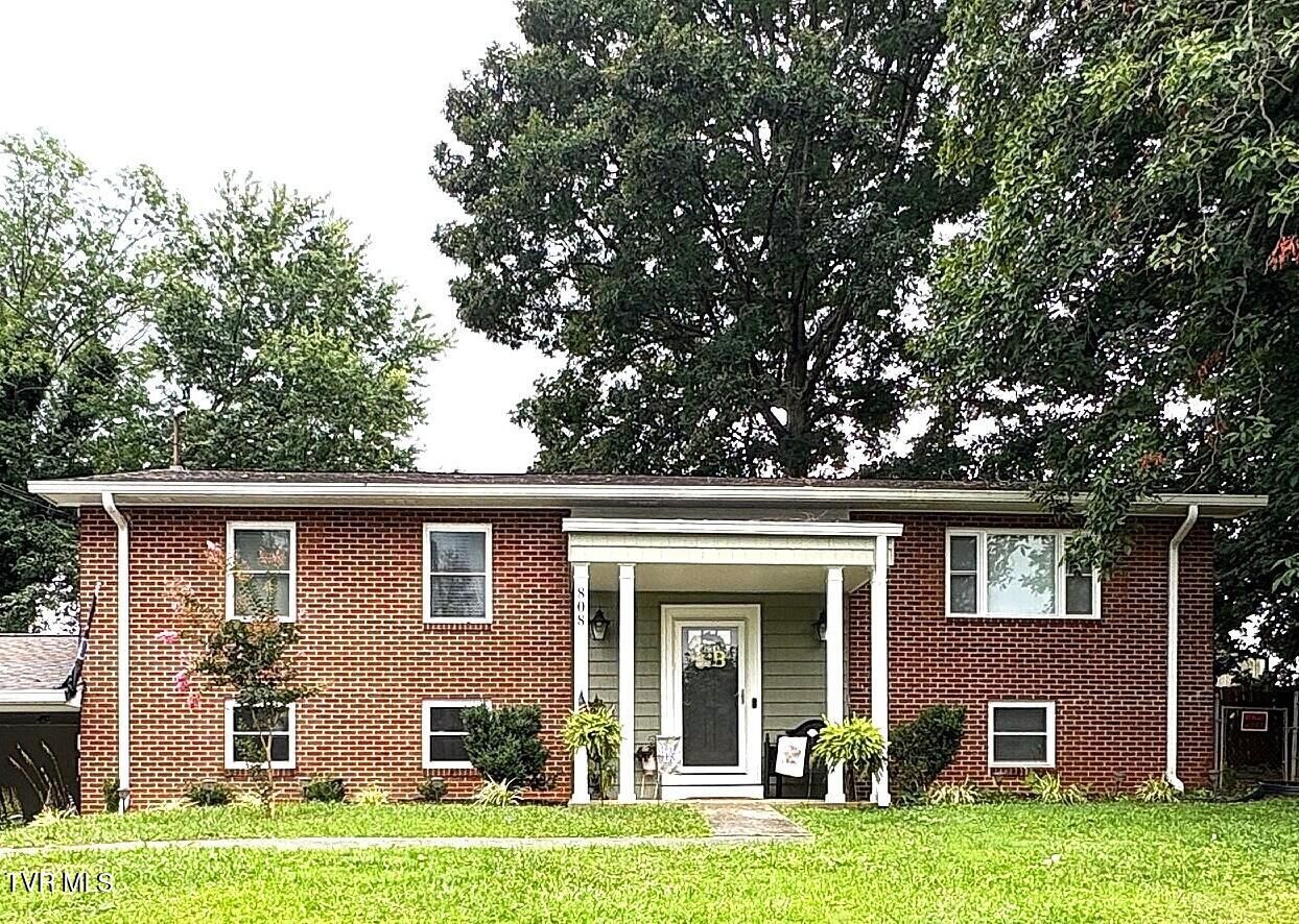 Property Photo:  808 Liberty Drive  TN 37663 
