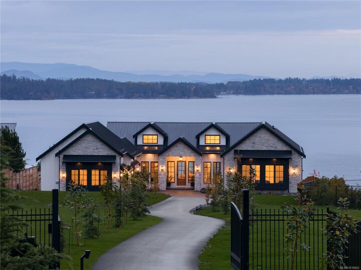 Property Photo:  3080 Beachfront Cres  BC V0R 2P3 