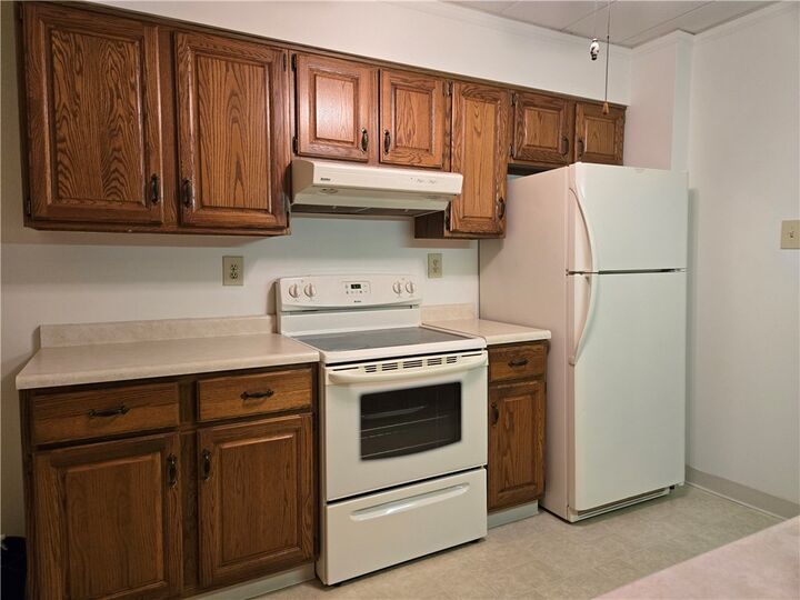 Property Photo: 820 E Beau St 2L PA 15301