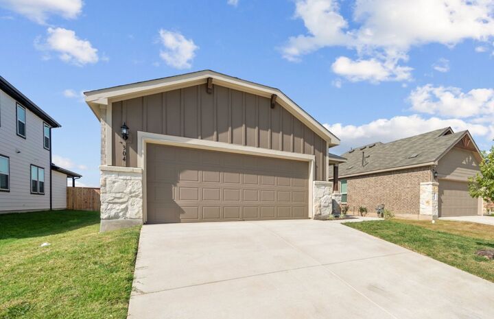 Property Photo:  304 Kapok Street  TX 78610 