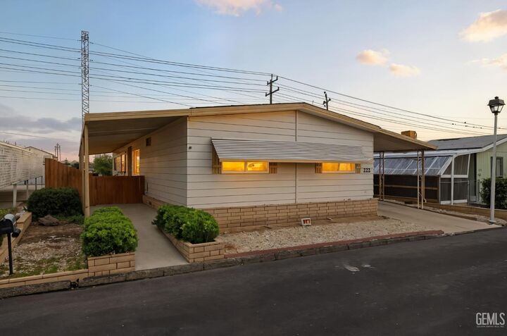 Property Photo: 222 Par Lane CA 93308