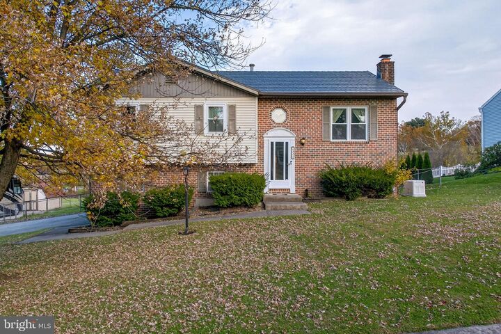 Property Photo: 2857 Glen Hollow Drive PA 17406