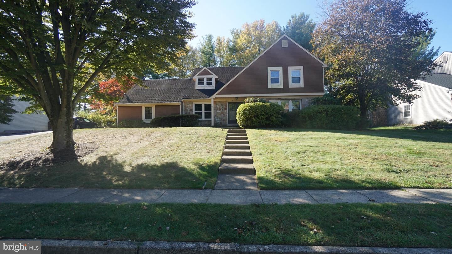 Property Photo: 1253 Lexington Drive PA 19067