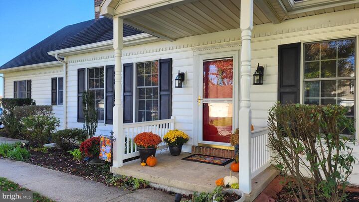 Property Photo: 206 Kimberly Lane PA 17522