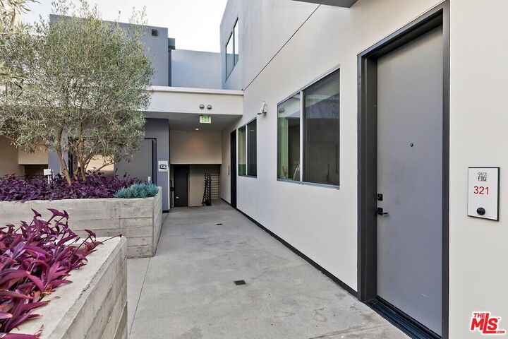 Property Photo:  957 Figueroa Ter  CA 90012 