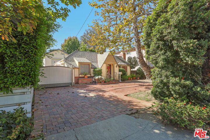 Property Photo:  555 S Westgate Ave  CA 90049 