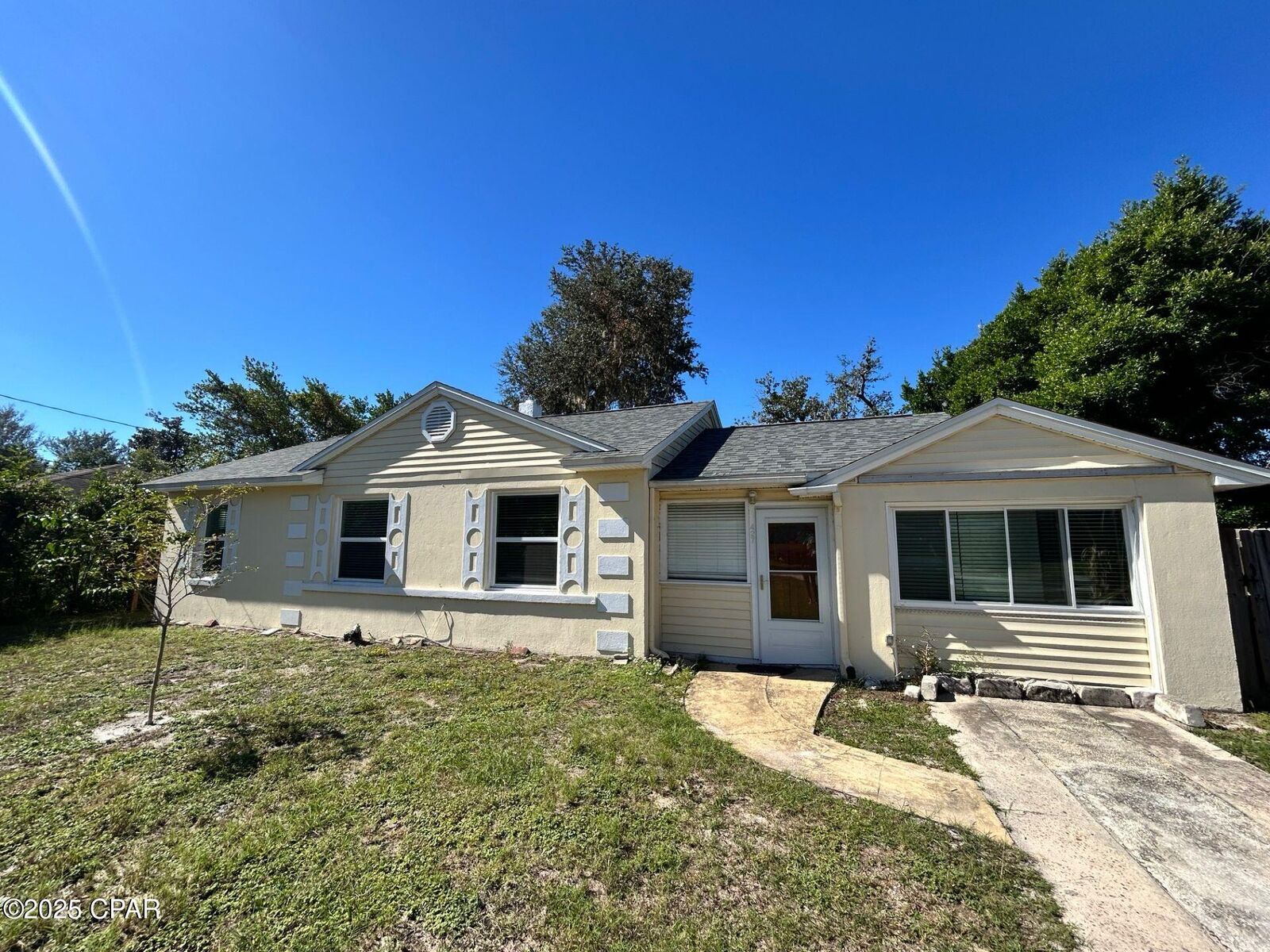 Property Photo: 427 S Macarthur Avenue FL 32401