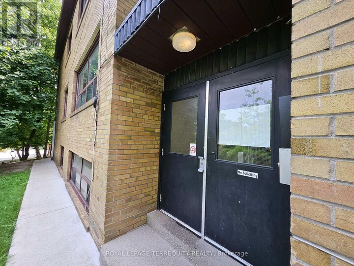 Property Photo:  450 Arlington Avenue 7  ON M6C 3A2 