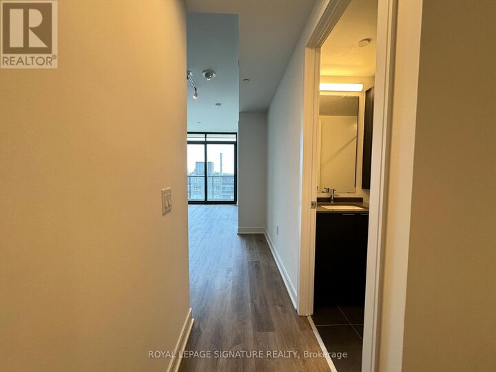 Property Photo:  86 Dundas Street 1110  ON L5A 1W4 