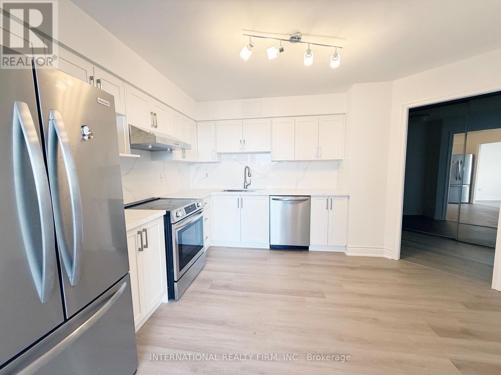 Property Photo:  75 Graydon Hall Drive Ph03  ON M3A 3M5 