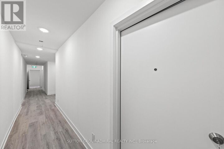 Property Photo:  1305 St Clair Avenue West 1  ON M6E 1C2 