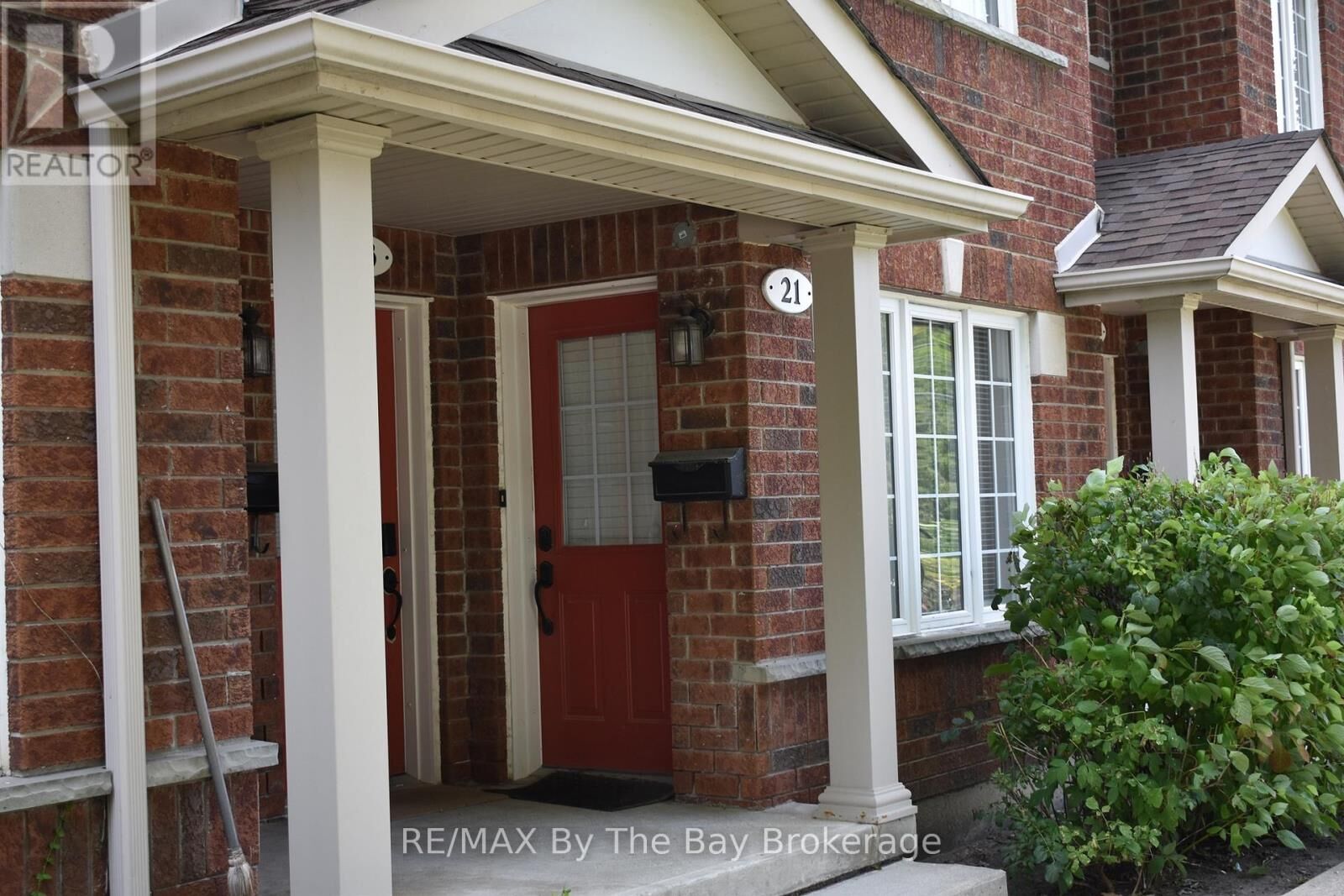 Property Photo:  21 Raglan Street  ON L9Y 5J5 