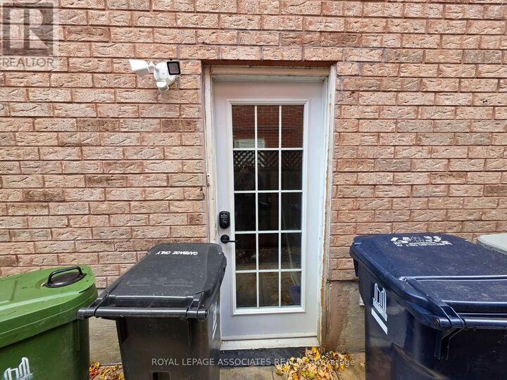 Property Photo:  64 Morningside Avenue  ON M1E 3C2 