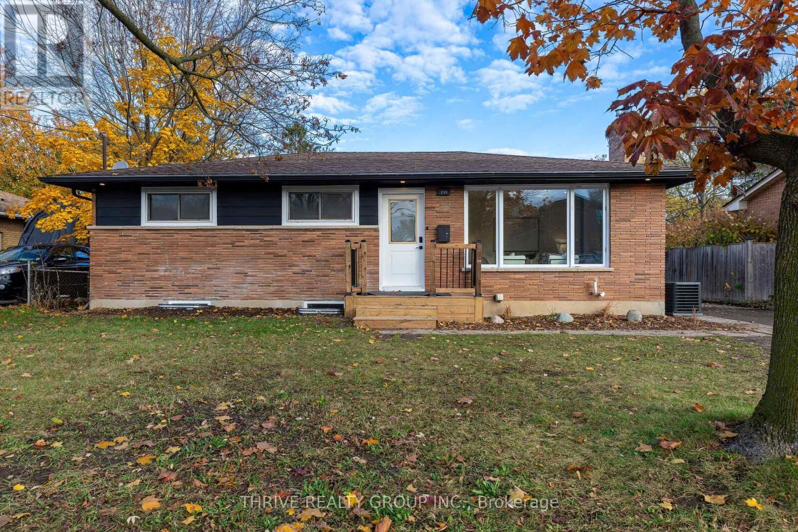 Property Photo:  239 Commissioners Road West  ON N6J 1Y2 