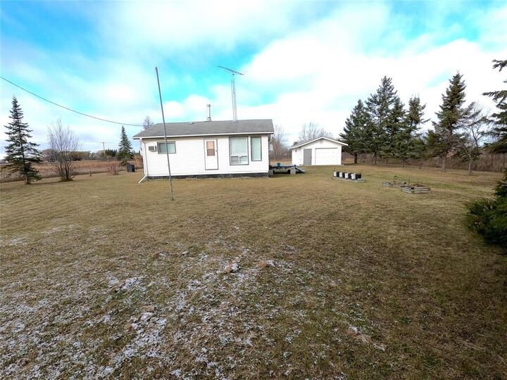 Property Photo:  127 Bracken Falls Drive  MB R0E 1A0 