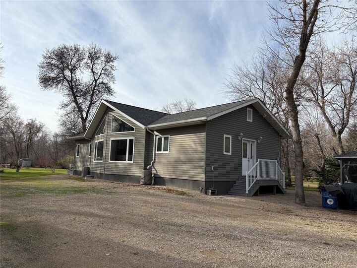 Property Photo:  4 Beaver Bay  MB R7N 3B3 