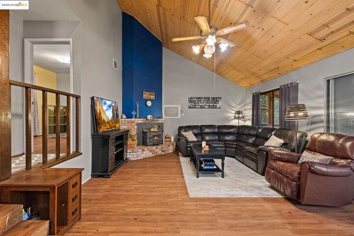 Property Photo: 17851 Robin Rd CA 95383