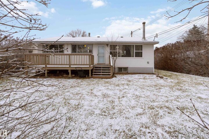 Property Photo:  17 Ross Drive  AB T8L 3M9 