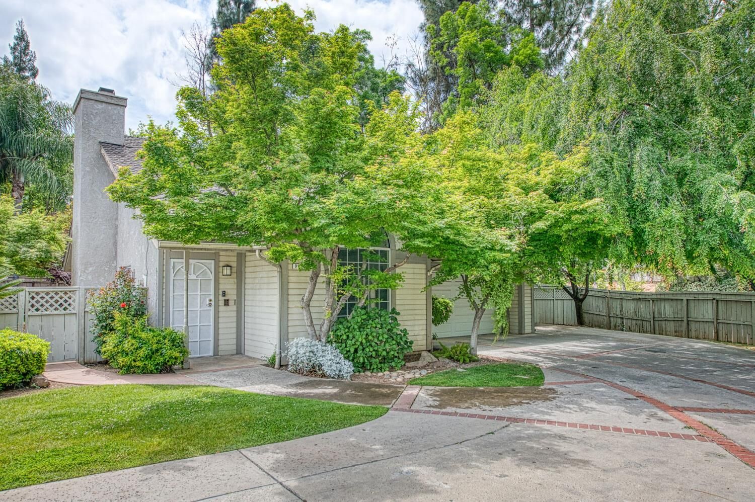 Property Photo:  9224 N Stoneridge Lane  CA 93720 