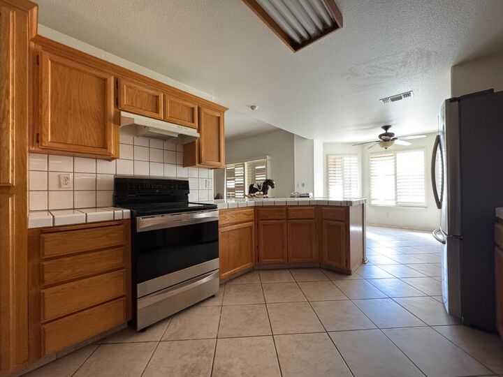 Property Photo:  285 Claremont Avenue  CA 93657 
