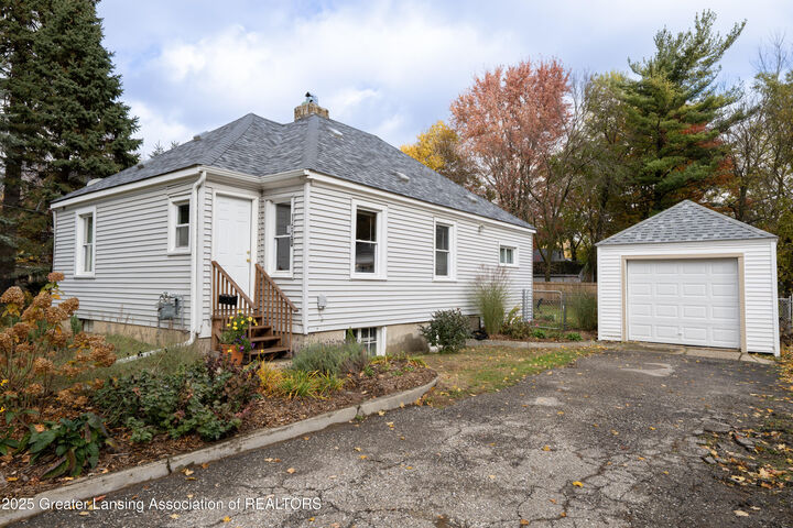 Property Photo:  1620 Comfort Street  MI 48915 