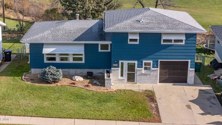 Property Photo: 1827 Marian Drive Drive ND 58501