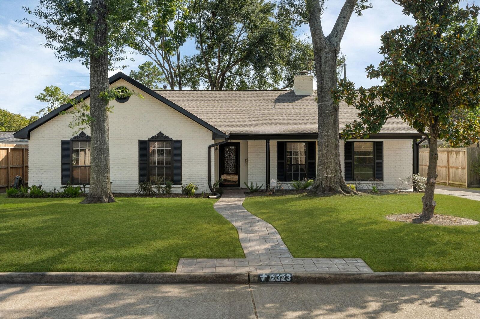 Property Photo:  2323 Del Norte Street  TX 77018 