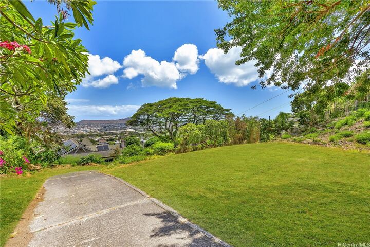 2456 Sonoma Street  Honolulu HI 96822 photo