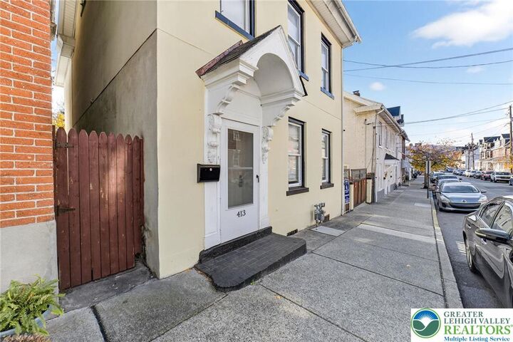 Property Photo:  413 Pawnee Street  PA 18015 