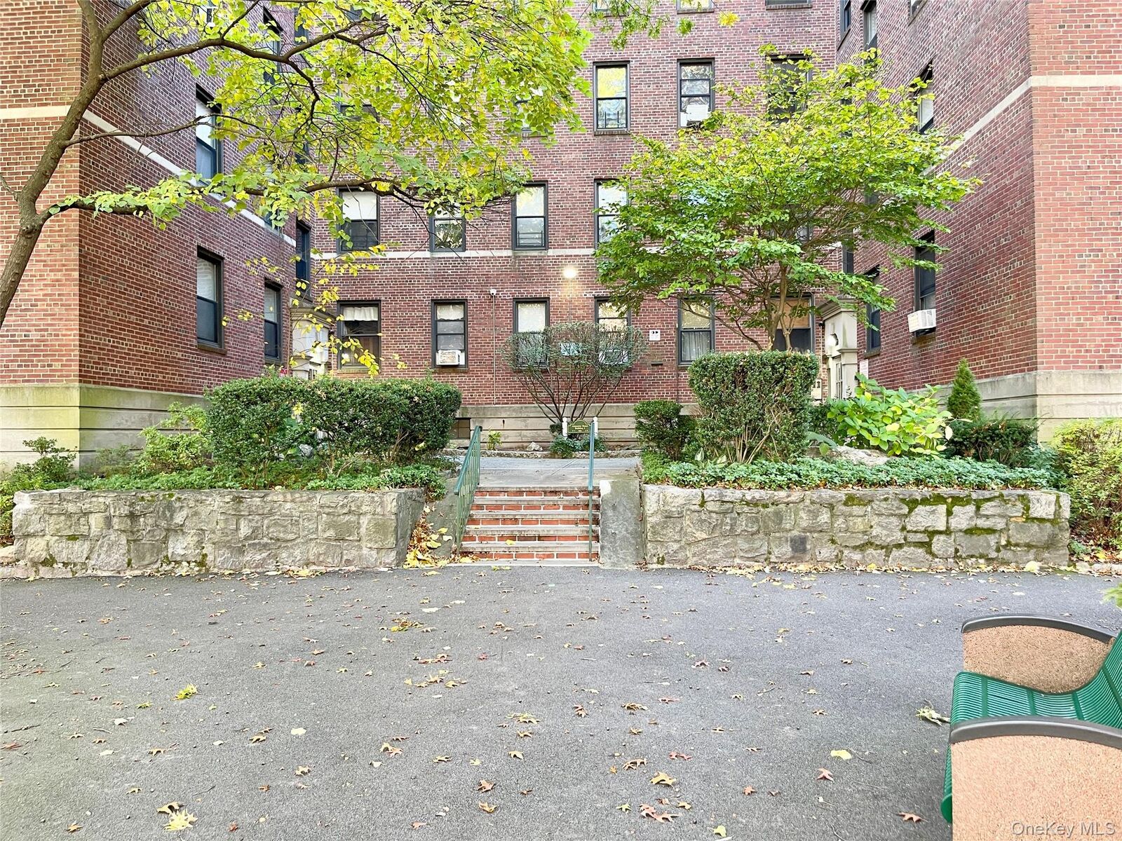 Property Photo:  321 Larchmont Acres West 1B  NY 10538 