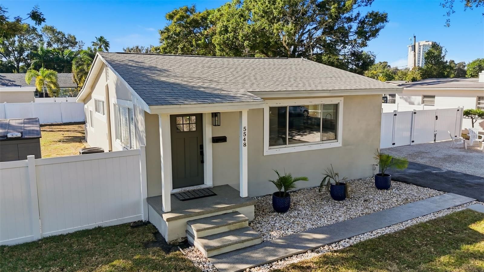 Property Photo: 5548 Dartmouth Avenue N FL 33710