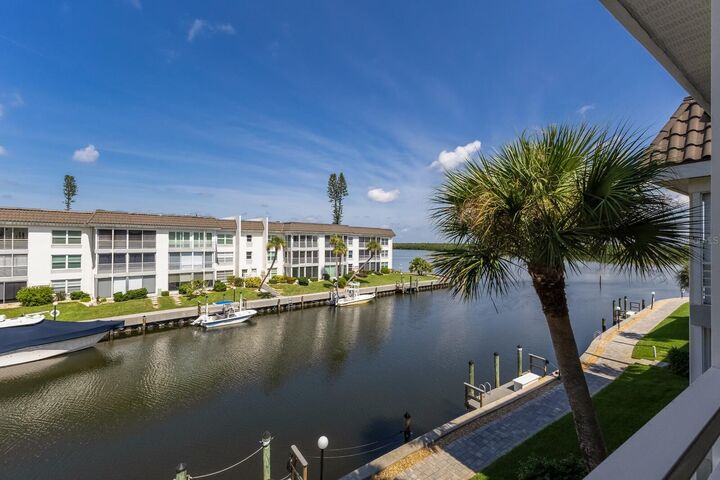 Property Photo: 4320 Falmouth Drive 301 FL 34228