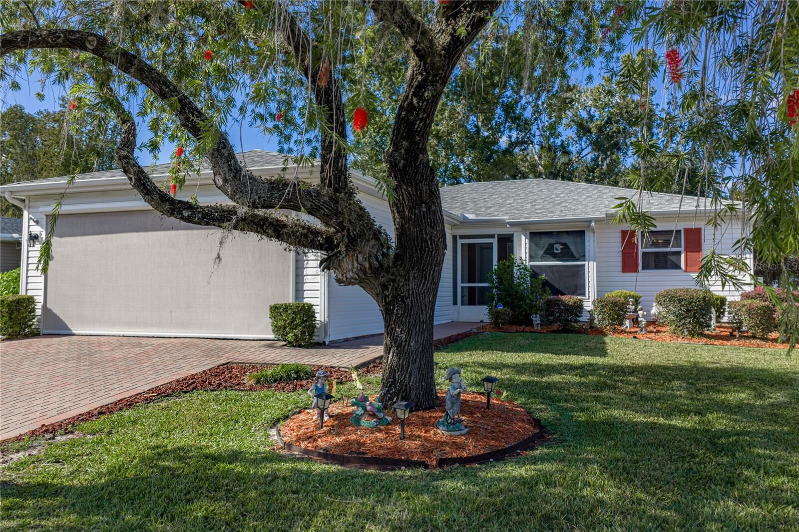 Property Photo: 29235 Princeville Drive FL 33576