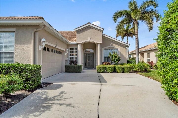 Property Photo:  8151 Victoria Falls Circle  FL 34243 