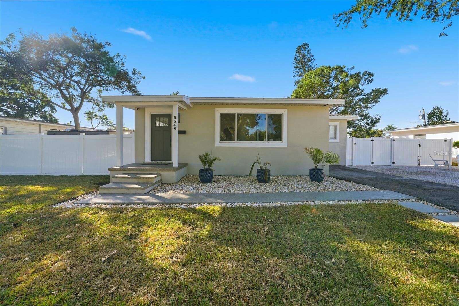 Property Photo: 5548 Dartmouth Avenue N FL 33710