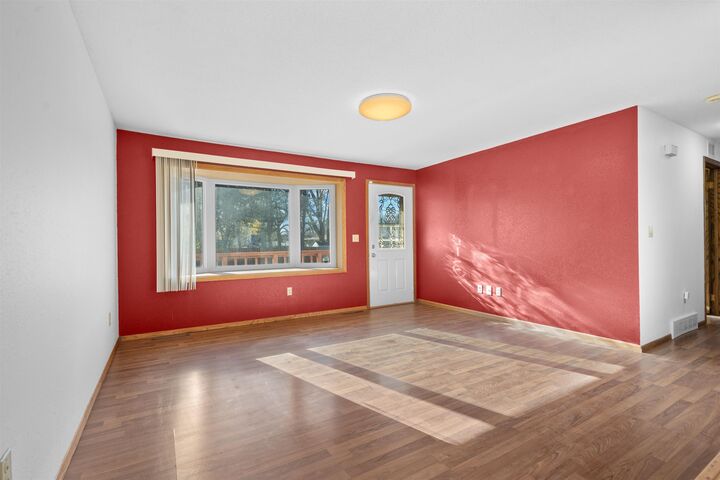 Property Photo: 1108 18th Ave SW ND 58701-0000