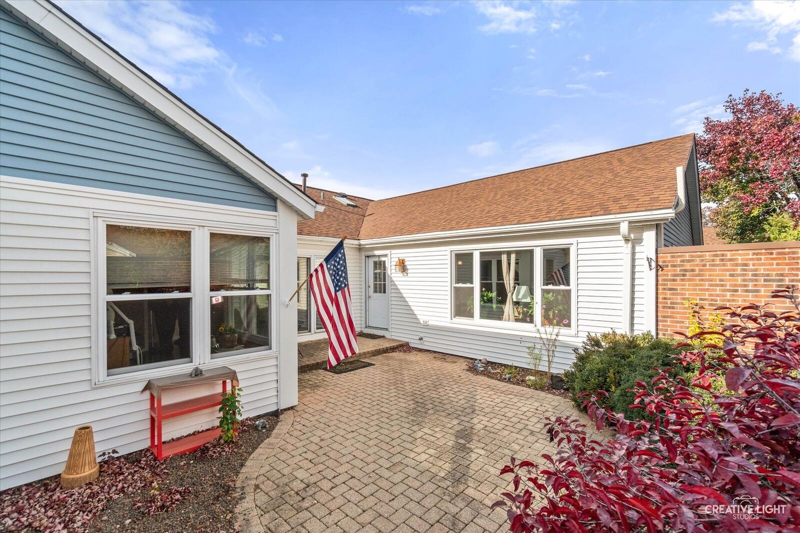 Property Photo: 904 Dartmouth Drive IL 60189