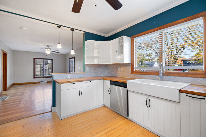 Property Photo: 290 E 1st Avenue IL 60927