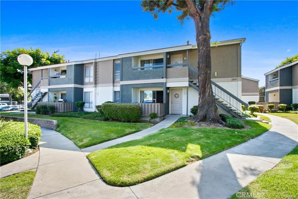 Property Photo: 2847 S Fairview D CA 92704