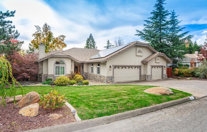 Property Photo: 841 Oak Crest Circle CA 95667