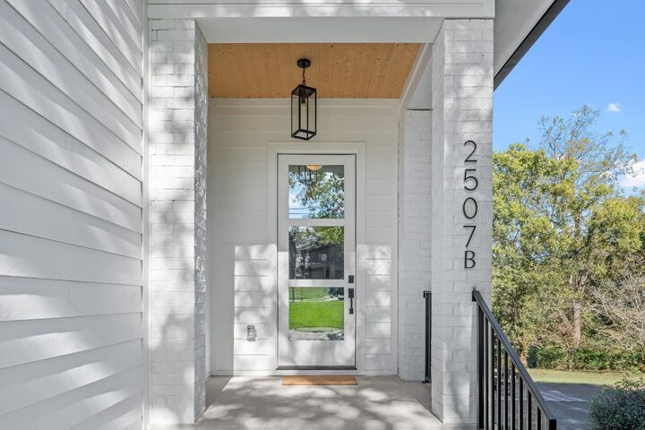 Property Photo: 2507B Barclay Dr TN 37206