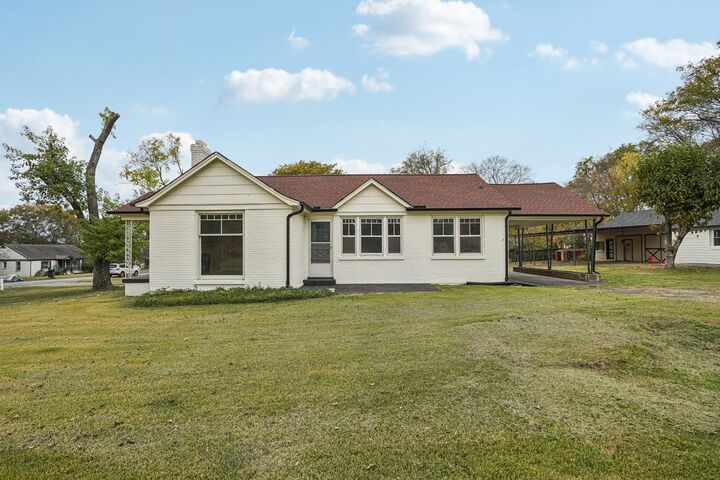 Property Photo: 2713 Brunswick Dr TN 37207