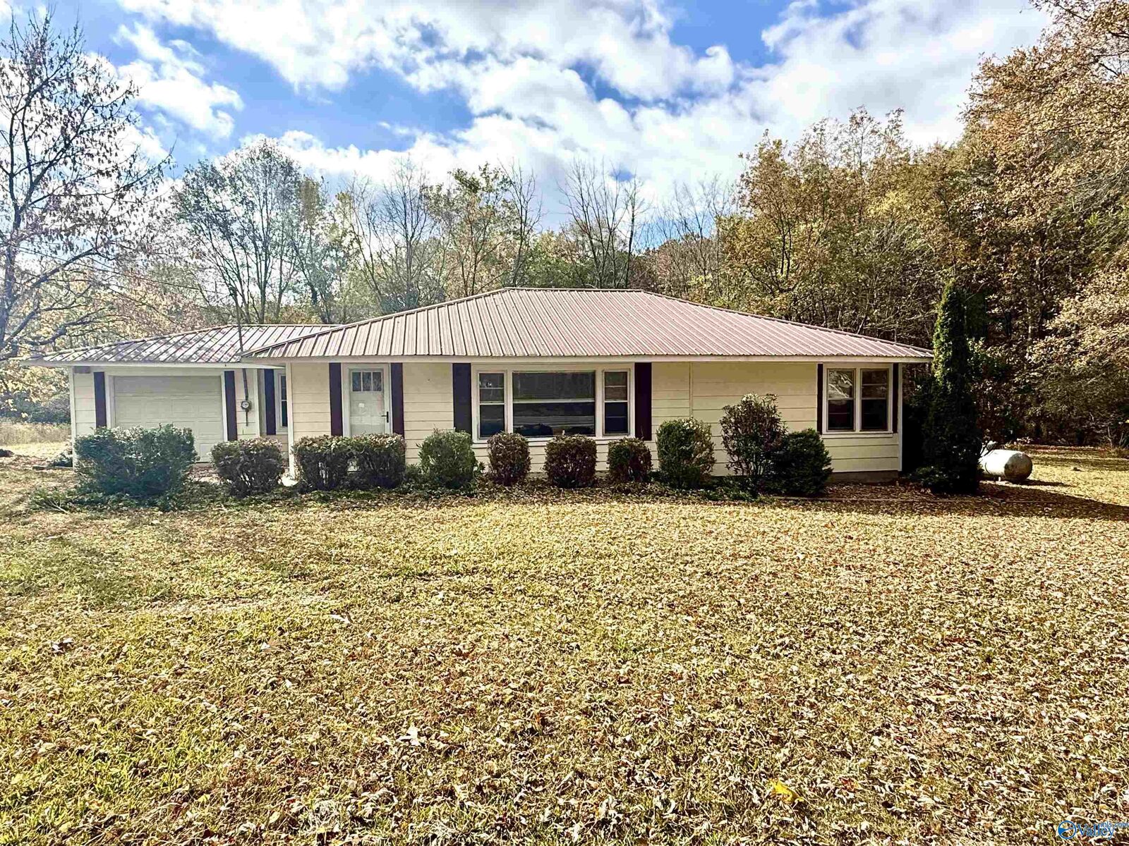 Property Photo: 2495 County Road 26 AL 35957