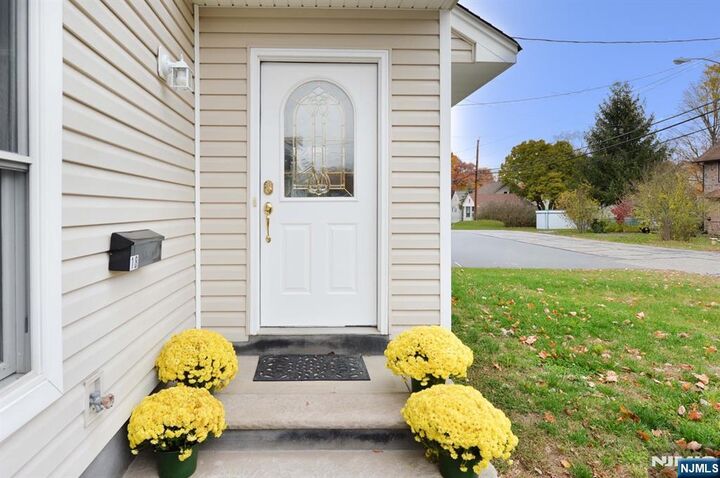 Property Photo:  18 Avenue A  NJ 07430 